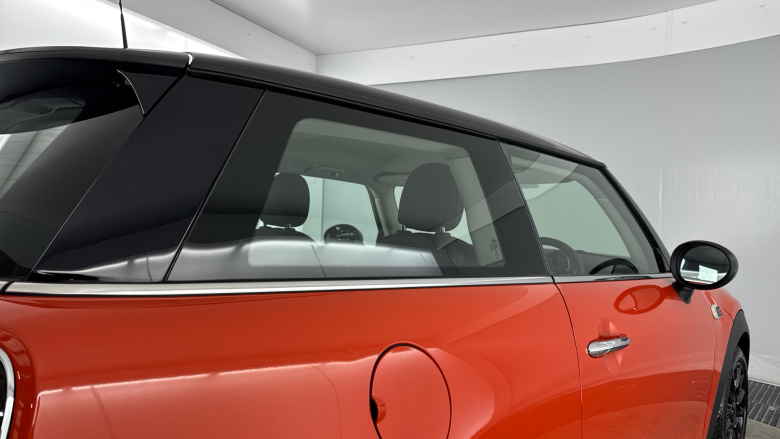 MINI Hatchback 1.5 Cooper Classic II 3dr [Comfort Pack] Petrol Hatchback